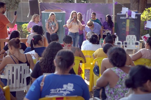 Prefeitura de Cuiab | Campanha Agosto Lils, da Prefeitura de Cuiab, alcana 1.950 pessoas em aes contra a violncia domstica