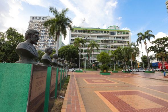 Prefeitura de Cuiab | SMS e ECSP: Prefeitura refora a todos os fornecedores de bens e servios para que apresentem documentao at dia 12 de janeiro; leia o Decreto na ntegra