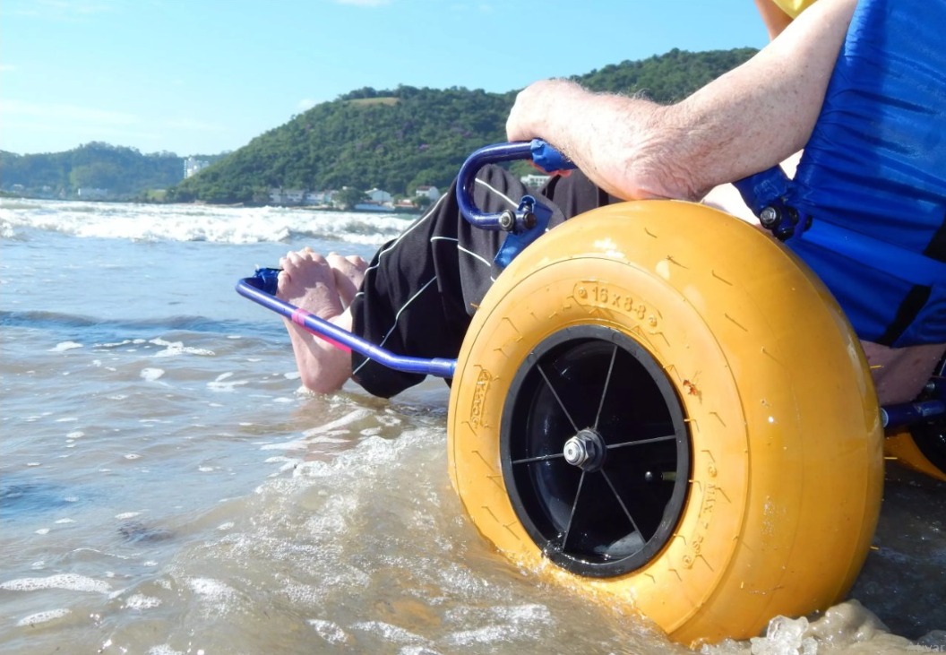 A partir desta sexta-feira (22), pessoas com deficiência terão acesso ao mar de Búzios com o lançamento do Projeto Mar Para Todos