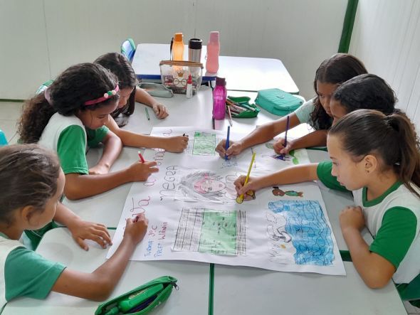 Prefeitura de Cuiab | Estudantes apresentam trabalhos e participam de oficinas com temticas do movimento afro-brasileiro