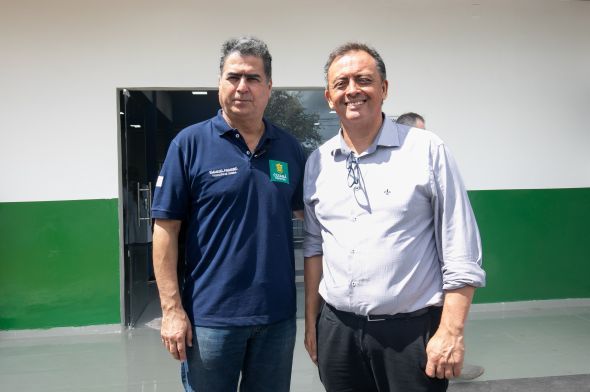 Prefeitura de Cuiab | Emanuel Pinheiro conserta obra do gabinete de interveno do Estado e atendimentos so retomados